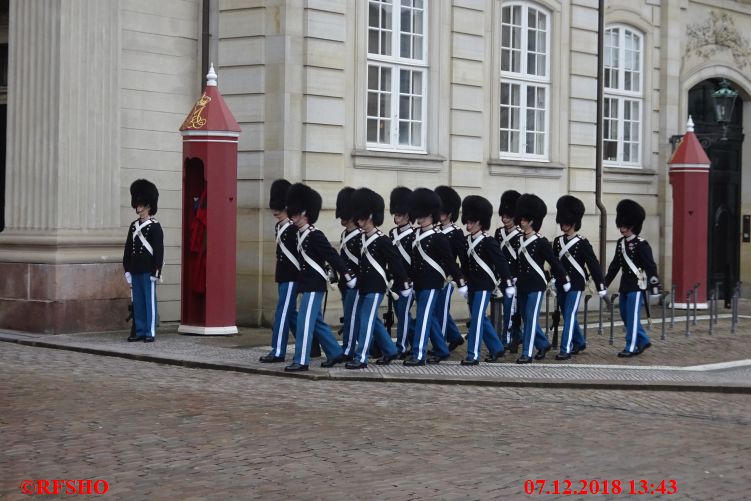 Amalienborg, Wachablösung
